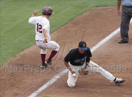 Thumbnail 3 in Maywood Academy vs. Sherman Oaks CES (CIF LA City Section D3 Final) photogallery.