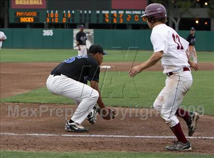 Thumbnail 3 in Maywood Academy vs. Sherman Oaks CES (CIF LA City Section D3 Final) photogallery.