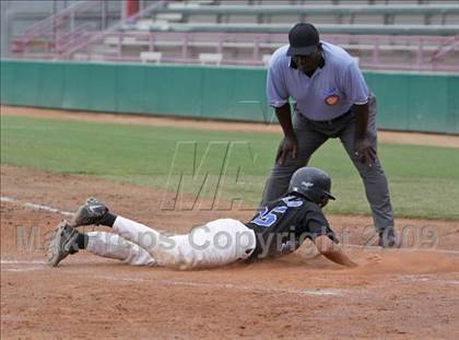Thumbnail 3 in Maywood Academy vs. Sherman Oaks CES (CIF LA City Section D3 Final) photogallery.
