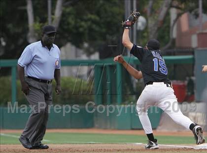 Thumbnail 3 in Maywood Academy vs. Sherman Oaks CES (CIF LA City Section D3 Final) photogallery.