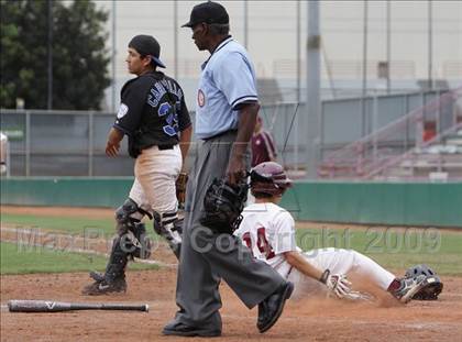Thumbnail 2 in Maywood Academy vs. Sherman Oaks CES (CIF LA City Section D3 Final) photogallery.