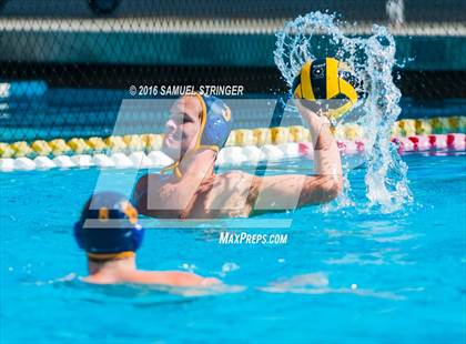 Thumbnail 2 in De La Salle vs. Menlo School (Saint Francis Invitational) photogallery.