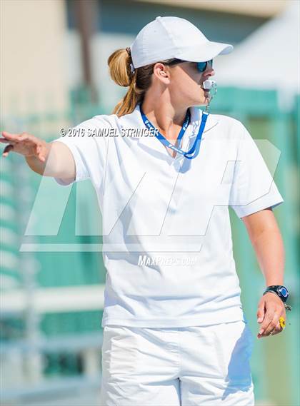 Thumbnail 3 in De La Salle vs. Menlo School (Saint Francis Invitational) photogallery.