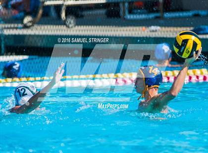 Thumbnail 2 in De La Salle vs. Menlo School (Saint Francis Invitational) photogallery.