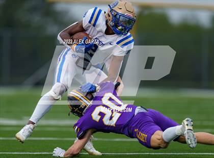 Thumbnail 1 in Alamo Heights vs. Liberty Hill (UIL 5A D2 Region 4 Semifinal) photogallery.