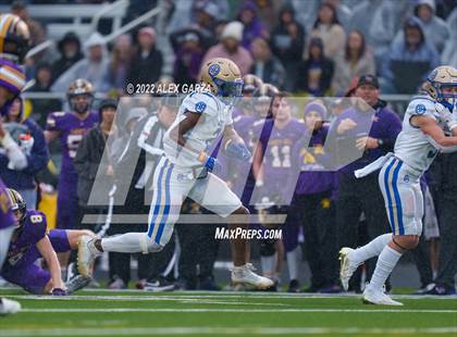 Thumbnail 2 in Alamo Heights vs. Liberty Hill (UIL 5A D2 Region 4 Semifinal) photogallery.
