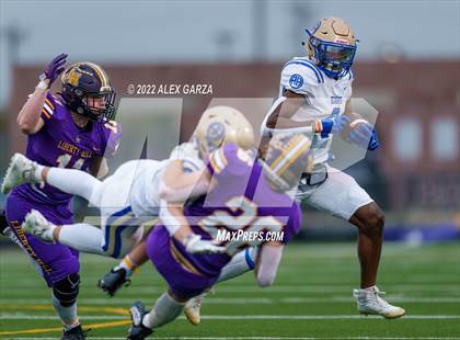Thumbnail 3 in Alamo Heights vs. Liberty Hill (UIL 5A D2 Region 4 Semifinal) photogallery.