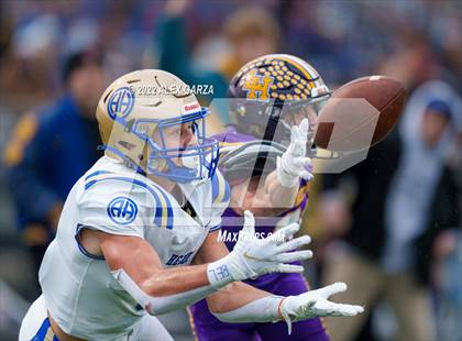 Thumbnail 1 in Alamo Heights vs. Liberty Hill (UIL 5A D2 Region 4 Semifinal) photogallery.