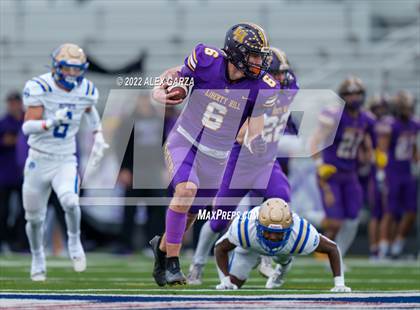 Thumbnail 1 in Alamo Heights vs. Liberty Hill (UIL 5A D2 Region 4 Semifinal) photogallery.