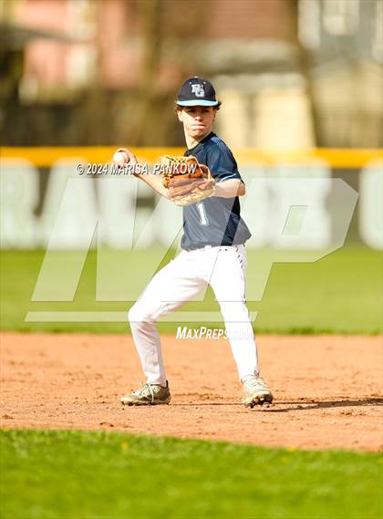 Thumbnail 2 in Bishop Grimes vs Syracuse photogallery.