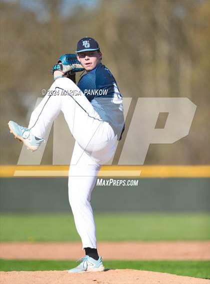 Thumbnail 2 in Bishop Grimes vs Syracuse photogallery.