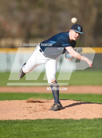 Thumbnail 2 in Bishop Grimes vs Syracuse photogallery.