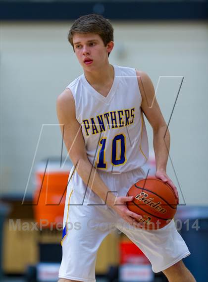 Thumbnail 3 in Blanco vs. Karnes City (UIL 2A Bi-District Playoff) photogallery.