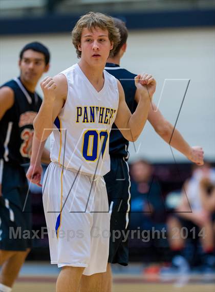 Thumbnail 3 in Blanco vs. Karnes City (UIL 2A Bi-District Playoff) photogallery.