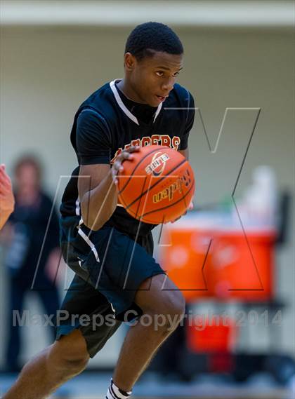 Thumbnail 2 in Blanco vs. Karnes City (UIL 2A Bi-District Playoff) photogallery.
