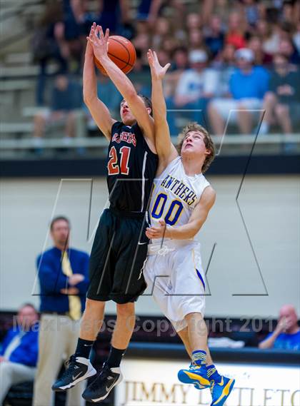 Thumbnail 3 in Blanco vs. Karnes City (UIL 2A Bi-District Playoff) photogallery.