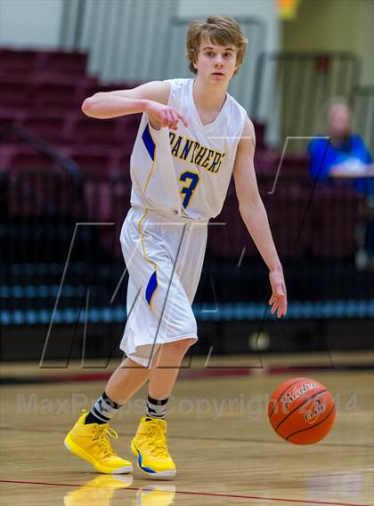 Thumbnail 3 in Blanco vs. Karnes City (UIL 2A Bi-District Playoff) photogallery.