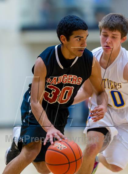Thumbnail 3 in Blanco vs. Karnes City (UIL 2A Bi-District Playoff) photogallery.