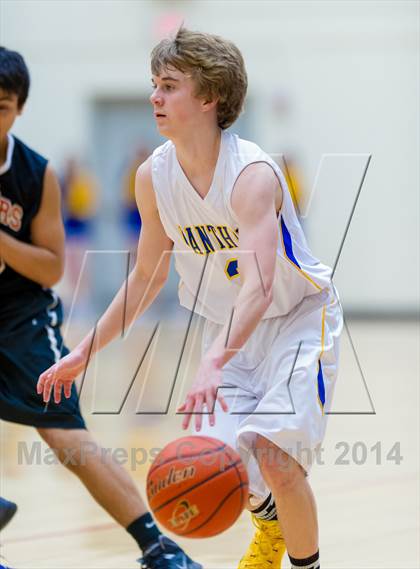 Thumbnail 3 in Blanco vs. Karnes City (UIL 2A Bi-District Playoff) photogallery.
