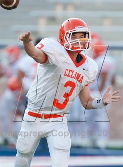 Thumbnail 2 in Celina vs. Melissa photogallery.