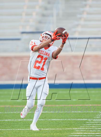 Thumbnail 3 in Celina vs. Melissa photogallery.