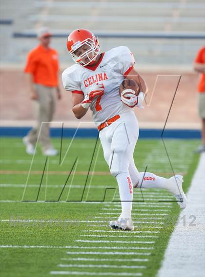 Thumbnail 2 in Celina vs. Melissa photogallery.