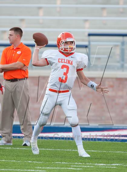 Thumbnail 3 in Celina vs. Melissa photogallery.