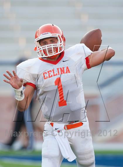 Thumbnail 2 in Celina vs. Melissa photogallery.