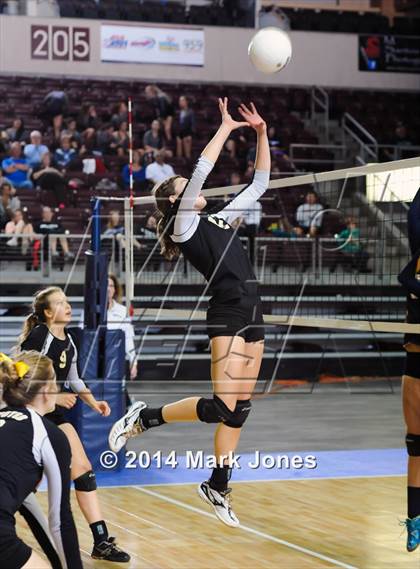 Thumbnail 2 in Arizona Lutheran Academy vs. Glendale Prep Academy (AIA D5 Final) photogallery.