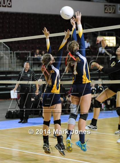 Thumbnail 3 in Arizona Lutheran Academy vs. Glendale Prep Academy (AIA D5 Final) photogallery.
