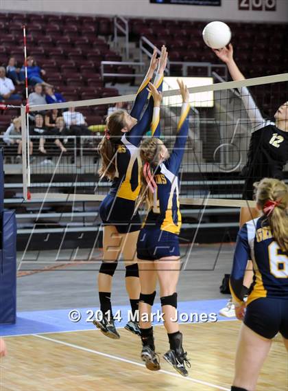 Thumbnail 3 in Arizona Lutheran Academy vs. Glendale Prep Academy (AIA D5 Final) photogallery.