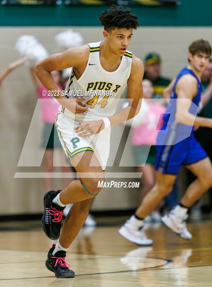 Thumbnail 3 in Lincoln East @ Pius X photogallery.