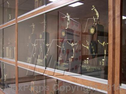 Thumbnail 3 in Sacred Heart-Griffin TOC Ceremony photogallery.