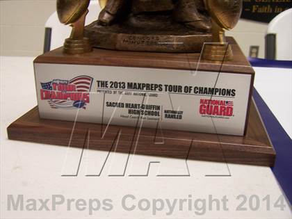 Thumbnail 2 in Sacred Heart-Griffin TOC Ceremony photogallery.
