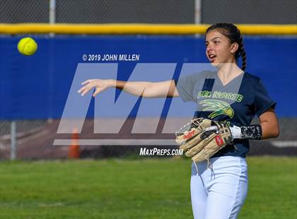 Thumbnail 1 in Del Norte @ Mira Mesa photogallery.