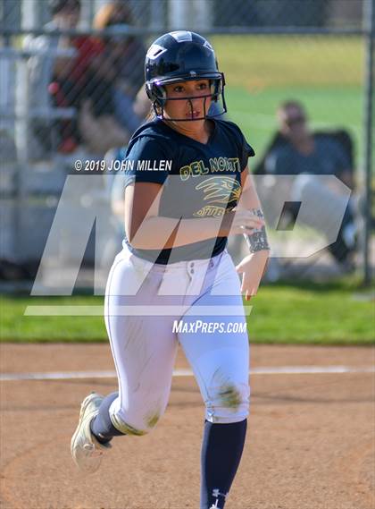 Thumbnail 3 in Del Norte @ Mira Mesa photogallery.