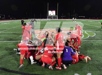 Thumbnail 2 in Troy vs. Mater Dei (CIF-SS Division 1 Final) photogallery.