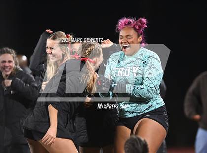 Thumbnail 3 in Troy vs. Mater Dei (CIF-SS Division 1 Final) photogallery.
