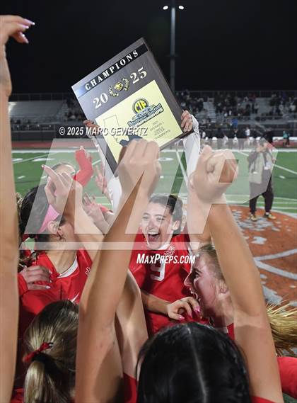 Thumbnail 3 in Troy vs. Mater Dei (CIF-SS Division 1 Final) photogallery.