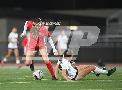 Thumbnail 3 in Troy vs. Mater Dei (CIF-SS Division 1 Final) photogallery.