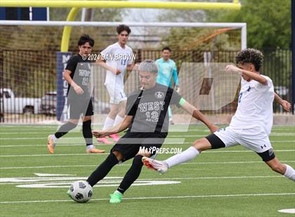 Thumbnail 2 in Turner vs. West Mesquite (UIL Region 2 Area Playoff) photogallery.