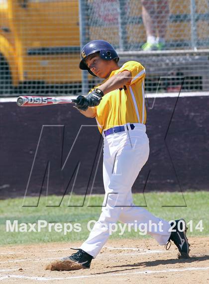Thumbnail 1 in Edgewood vs Kemp (UIL 2A Bi-District Playoff) photogallery.