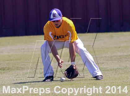 Thumbnail 3 in Edgewood vs Kemp (UIL 2A Bi-District Playoff) photogallery.