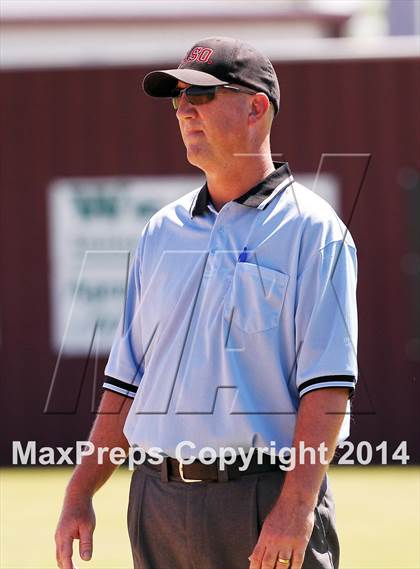 Thumbnail 2 in Edgewood vs Kemp (UIL 2A Bi-District Playoff) photogallery.