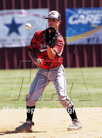 Thumbnail 2 in Edgewood vs Kemp (UIL 2A Bi-District Playoff) photogallery.