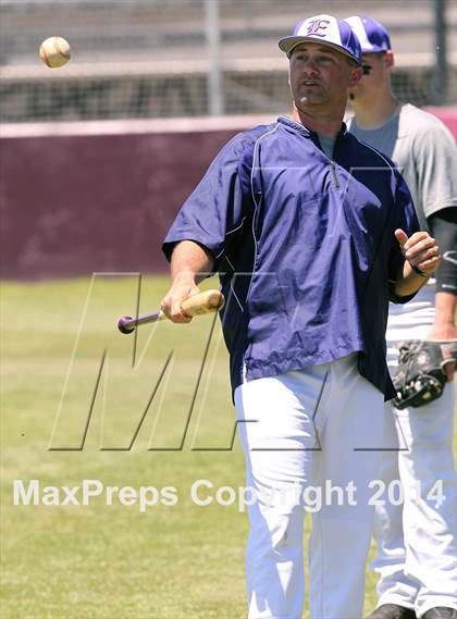Thumbnail 1 in Edgewood vs Kemp (UIL 2A Bi-District Playoff) photogallery.