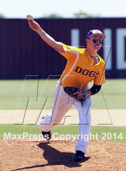 Thumbnail 3 in Edgewood vs Kemp (UIL 2A Bi-District Playoff) photogallery.