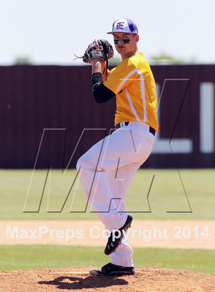 Thumbnail 3 in Edgewood vs Kemp (UIL 2A Bi-District Playoff) photogallery.