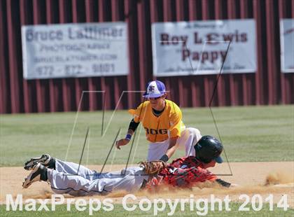 Thumbnail 2 in Edgewood vs Kemp (UIL 2A Bi-District Playoff) photogallery.