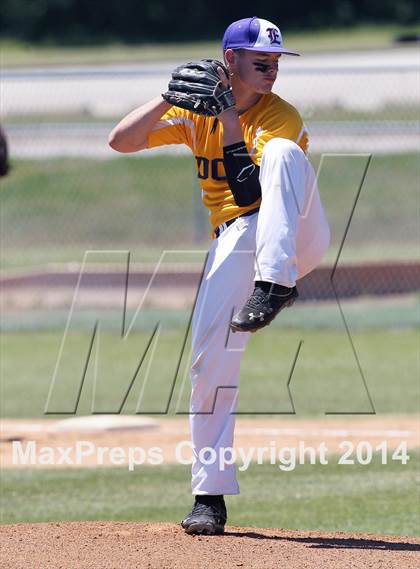 Thumbnail 3 in Edgewood vs Kemp (UIL 2A Bi-District Playoff) photogallery.